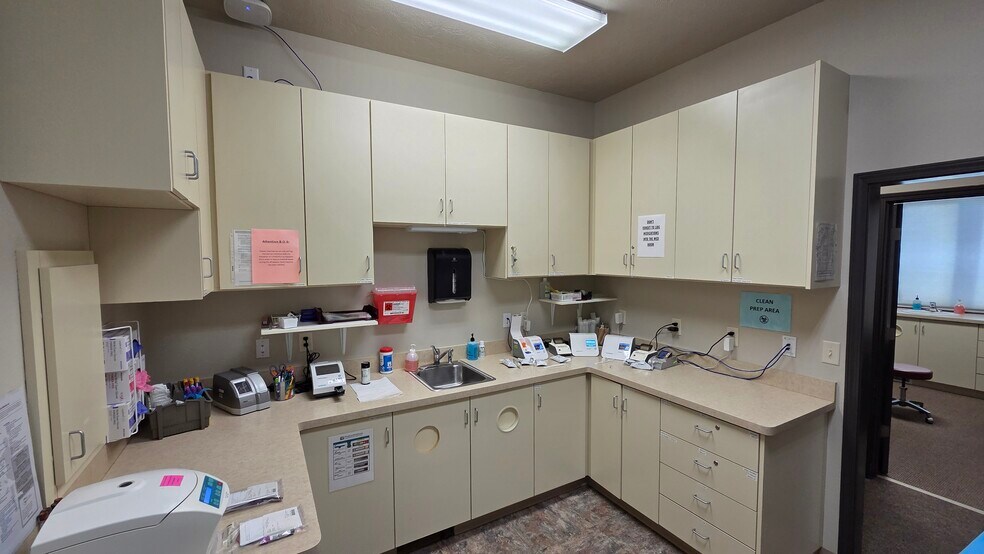 More Photos Of 3456 E 17th St, Ammon Medical For Lease