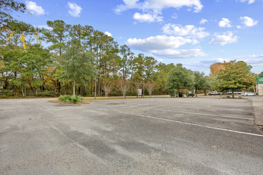 More Photos Of 313 Commerce Dr, Pawleys Island Office For Lease