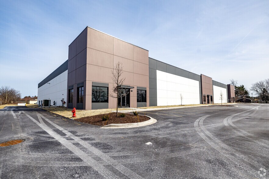 More Photos Of 5404 S Pennsylvania Ave, Cudahy Industrial For Lease