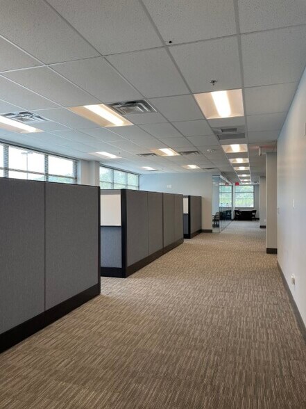 More Photos Of 400 Corporate Dr, Stafford Office For Lease