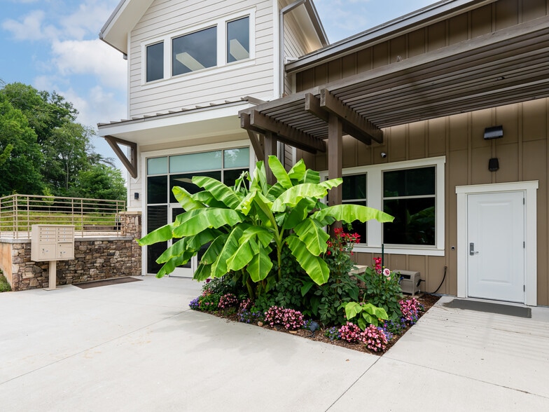 More Photos Of 559 Long Shoals Rd, Arden Medical For Lease