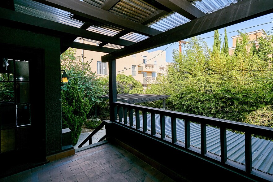More Photos Of 658 S Bronson Ave, Los Angeles Office Residential For Sale
