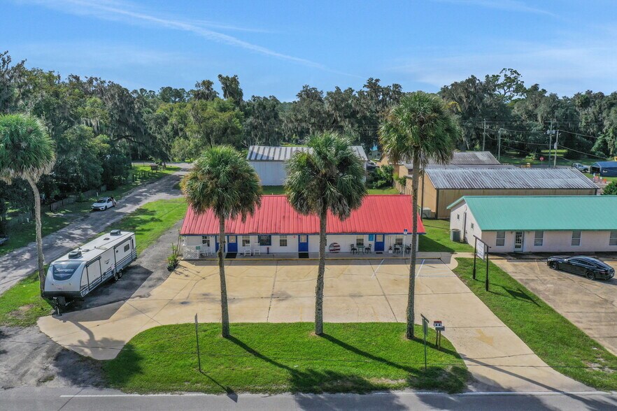 More Photos Of 413 Elm St, Welaka Freestanding For Sale