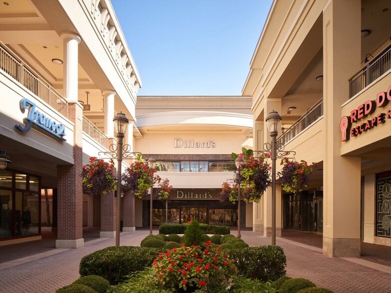 Primary Photo Of 11800 W Broad St, Henrico Department Store For Lease