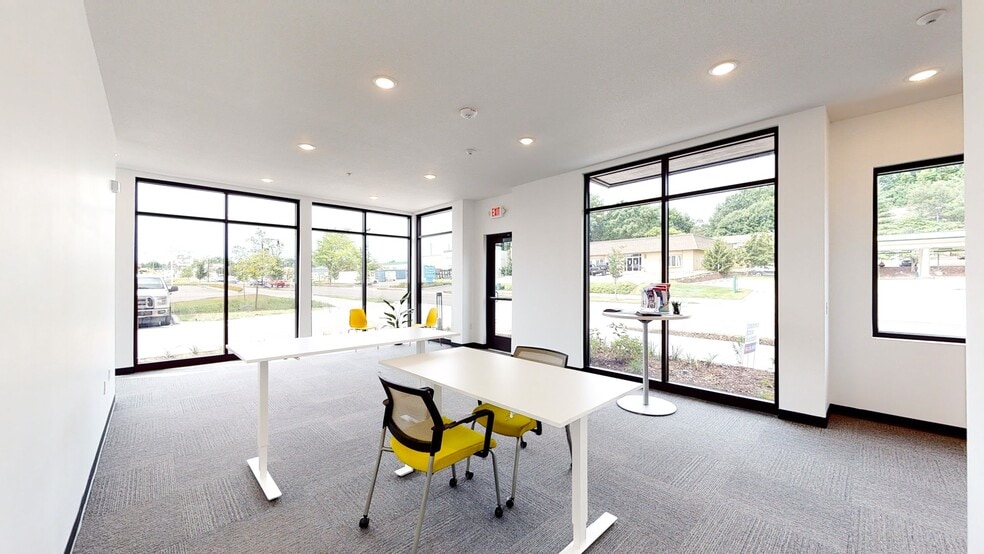 More Photos Of 6101-6123 Nieman Road, Shawnee Apartments For Lease