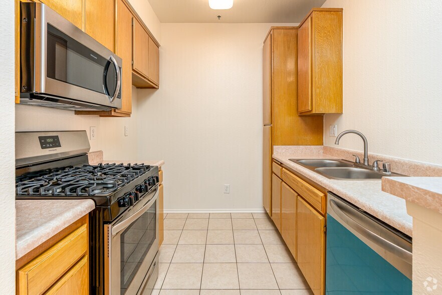 More Photos Of 10621 Valley Spring Ln, North Hollywood Apartments For Sale