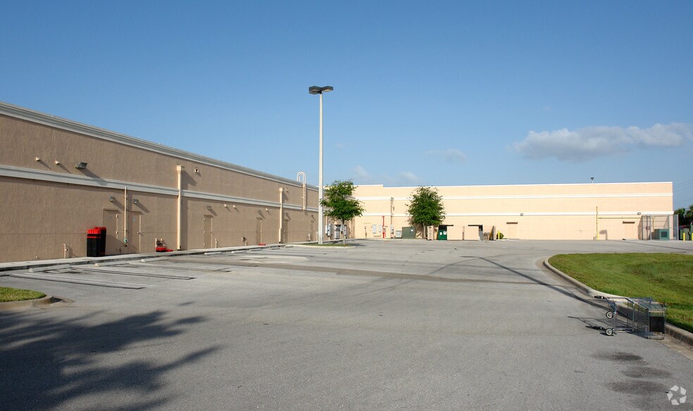 More Photos Of 8989 Okeechobee Blvd, West Palm Beach General Retail For Lease