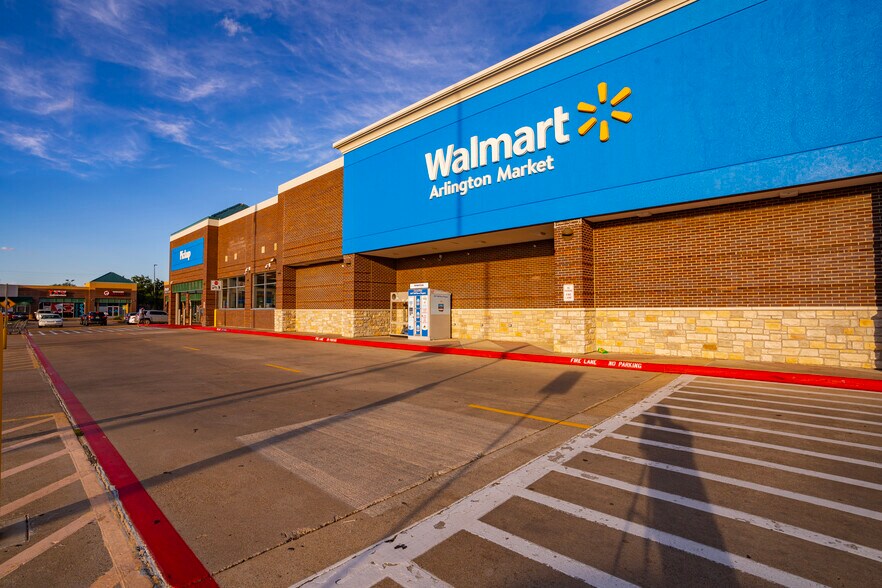 More Photos Of 2101-2151 N Collins St, Arlington Unknown For Lease