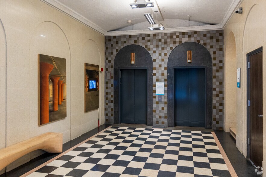 More Photos Of 328 S Jefferson St, Chicago Office For Lease