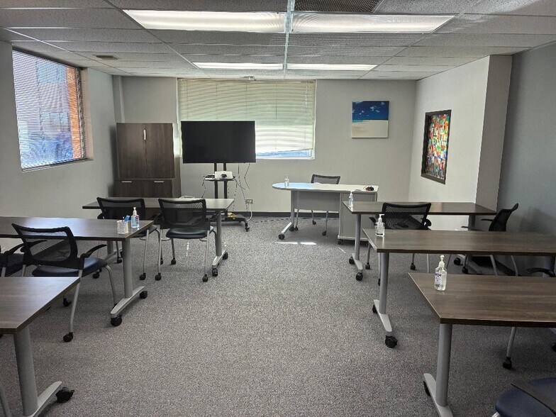 More Photos Of 7800 S Elati St, Littleton Office For Lease