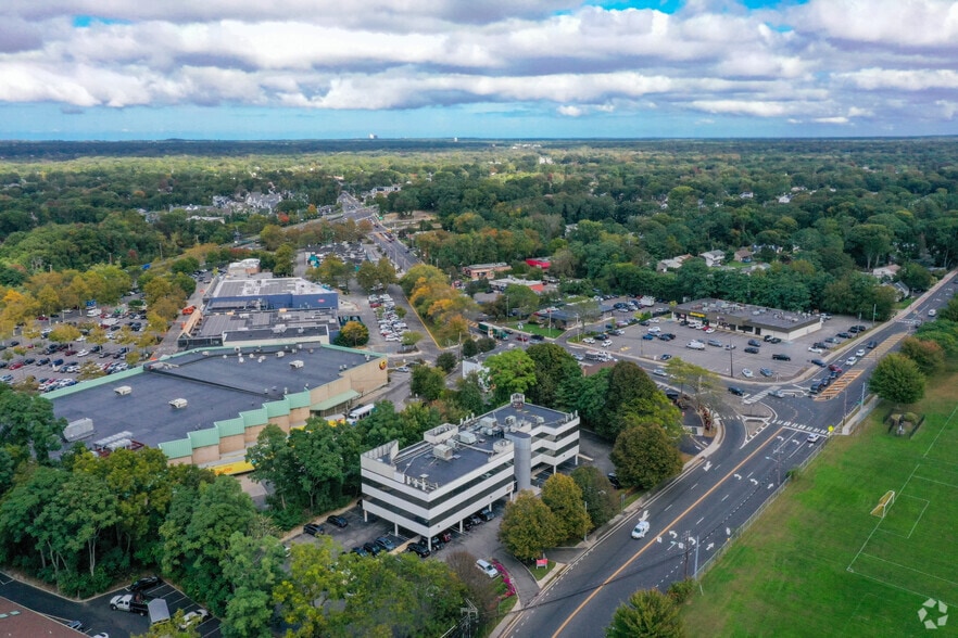 More Photos Of 527 Townline Rd, Hauppauge Office For Lease