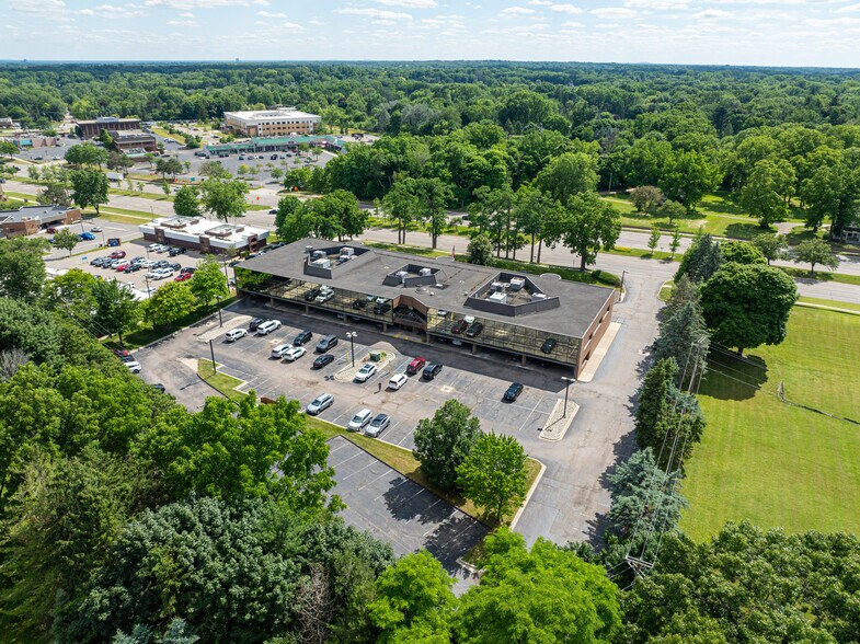 More Photos Of 43494 Woodward Ave, Bloomfield Hills Medical For Lease