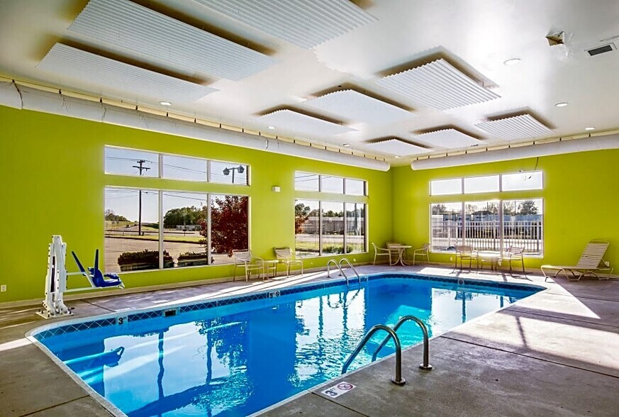 More Photos Of 1800 S Old Decker Rd, Vincennes Hotel For Sale