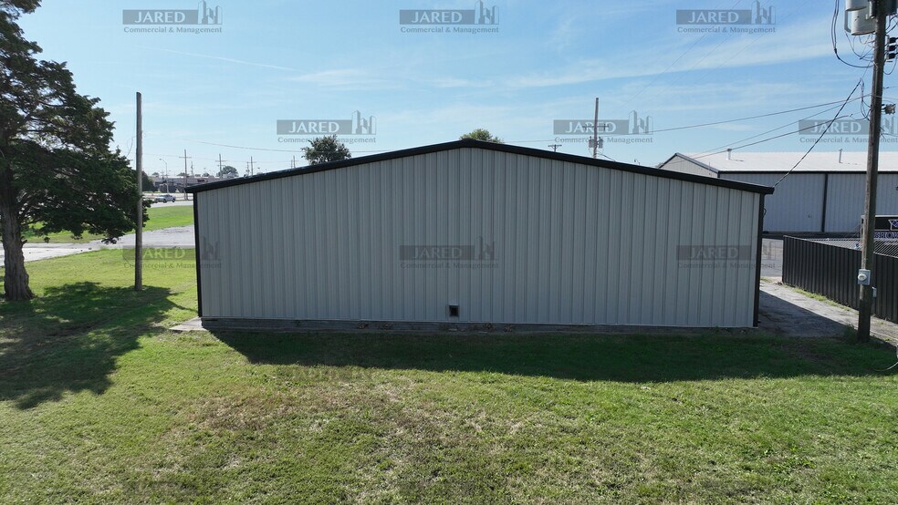 More Photos Of 2230 S Main St, Carthage Unknown For Lease