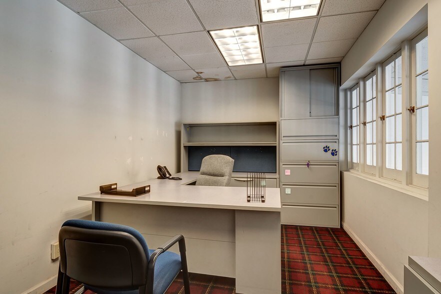 More Photos Of 647 W Genesee St, Syracuse Auto Dealership For Sale