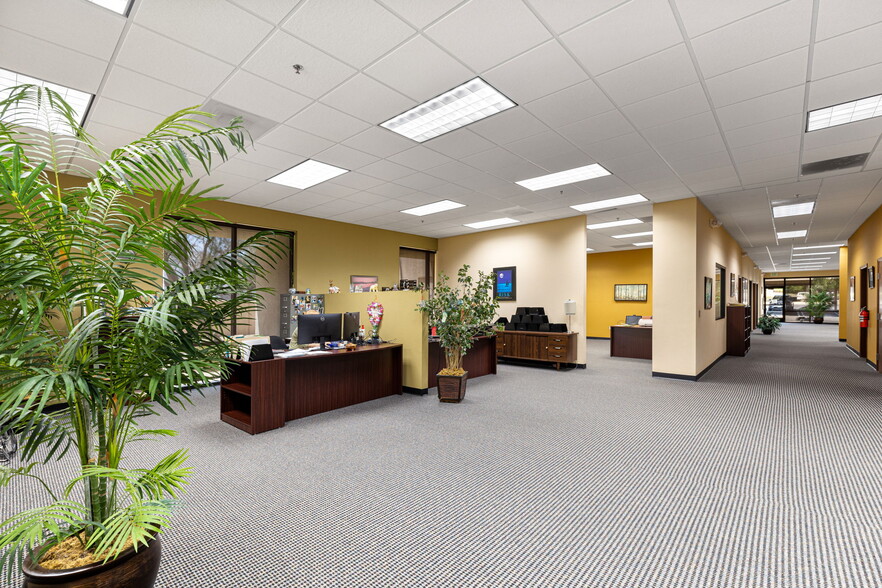 More Photos Of 550 S Paseo Dorotea, Palm Springs Medical For Sale