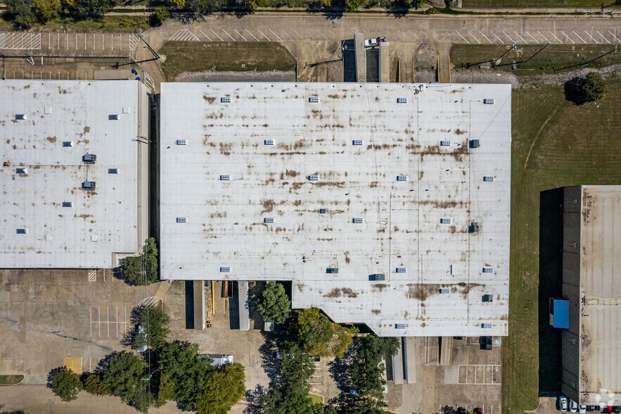 More Photos Of 11460-11480 Hillguard Rd, Dallas Distribution For Lease
