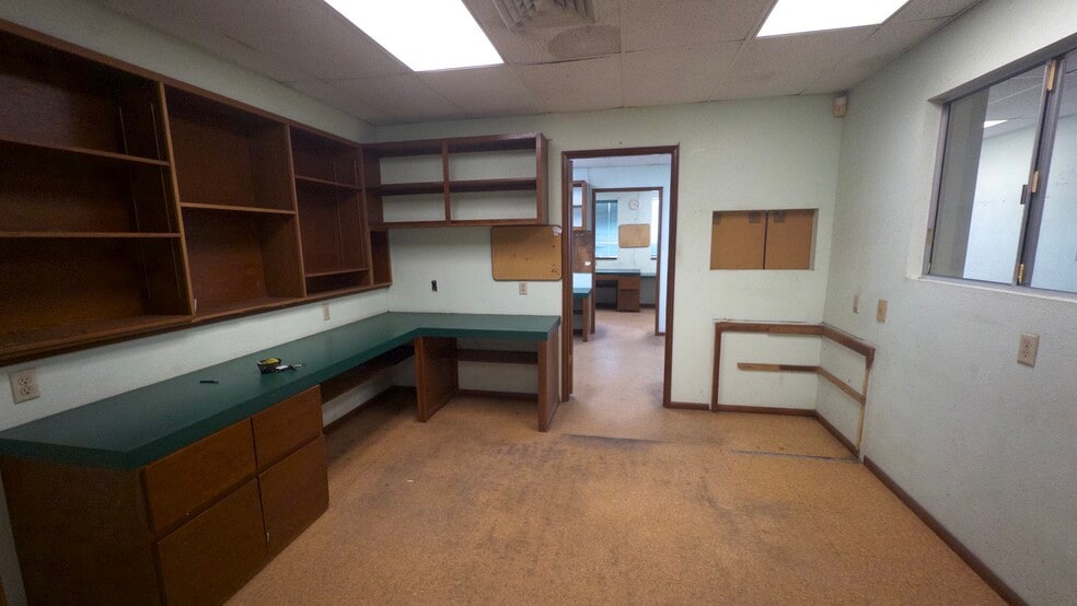 More Photos Of 500 Alakawa St, Honolulu Warehouse For Lease