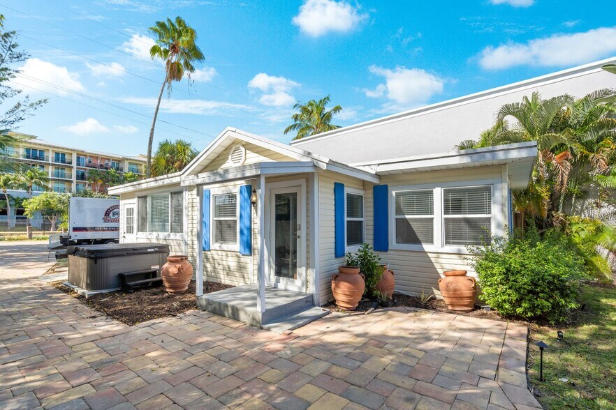 More Photos Of 301 NE 1st St, Delray Beach Freestanding For Sale