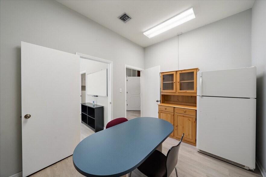 More Photos Of 3900 Clark Rd, Sarasota Medical For Sale