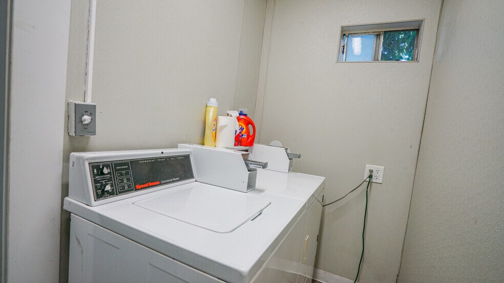 More Photos Of 2617 Jeffries Ave, Los Angeles Apartments For Sale