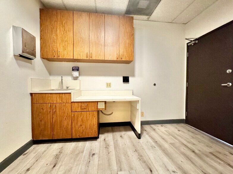 More Photos Of 4401-4405 S Vermont Ave, Los Angeles Medical For Lease
