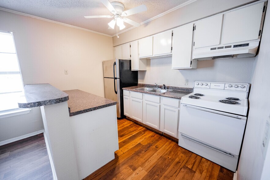 More Photos Of 5111 Interstate 35 N, Waco Apartments For Sale
