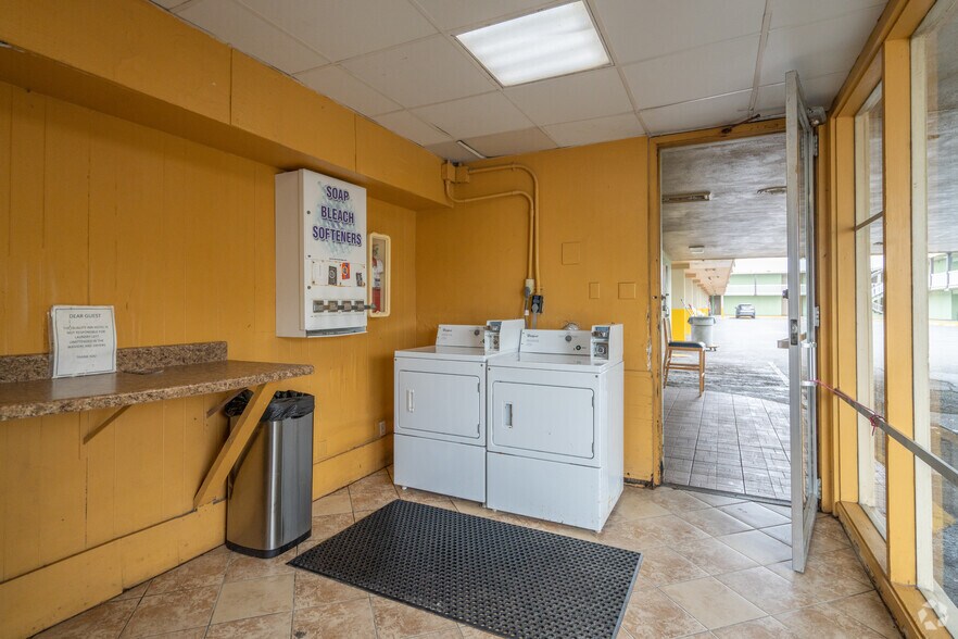 More Photos Of 3202 E Surfside Blvd, Corpus Christi Hotel For Sale