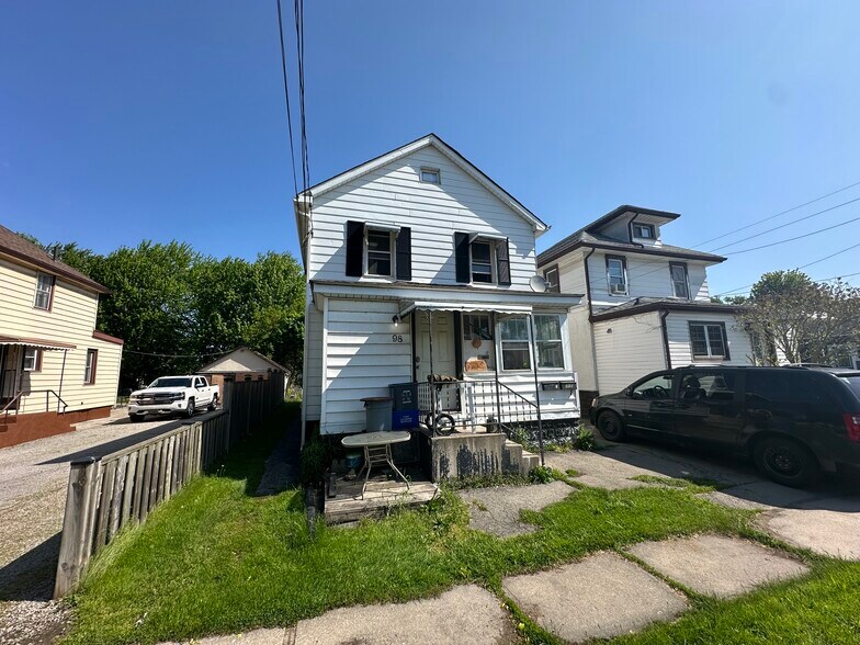 More Photos Of 98 St Arnaud St, Port Colborne Apartments For Sale