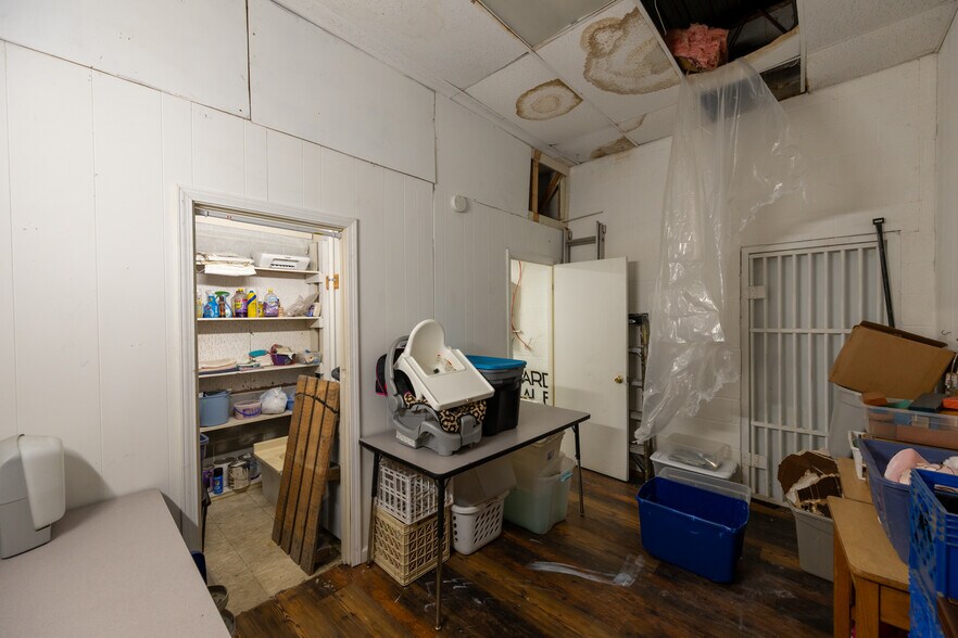 More Photos Of 20310 Main St E, Huntingdon Storefront For Sale