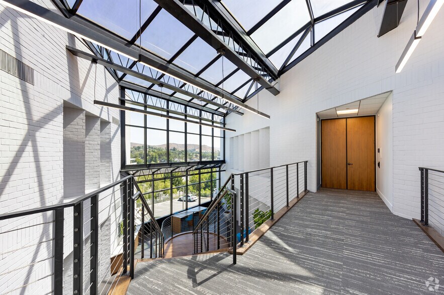 More Photos Of 30851 Agoura Rd, Agoura Hills Loft Creative Space For Lease