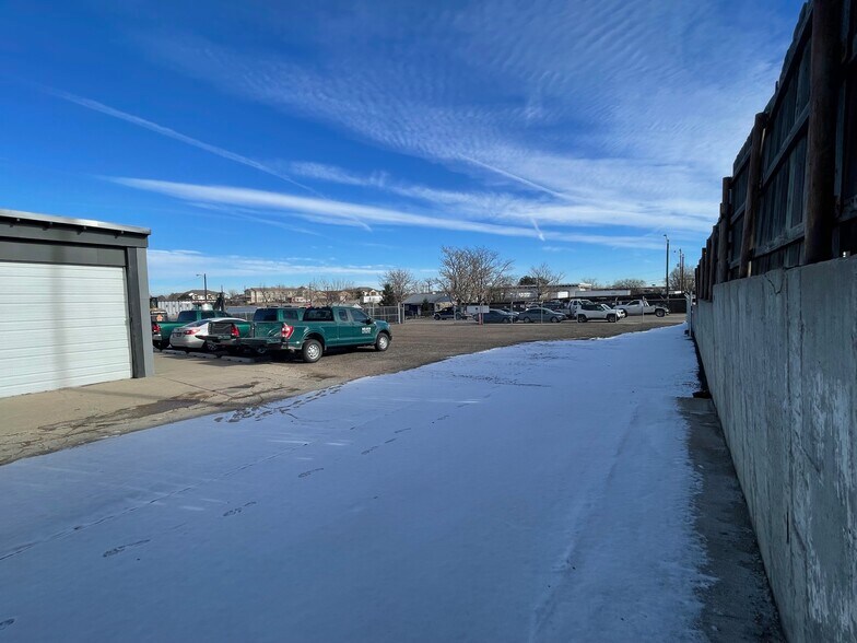 More Photos Of 5551 Newport St, Commerce City Service For Lease
