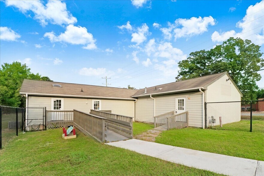 More Photos Of 651 N Brightleaf Blvd, Smithfield Daycare Center For Sale