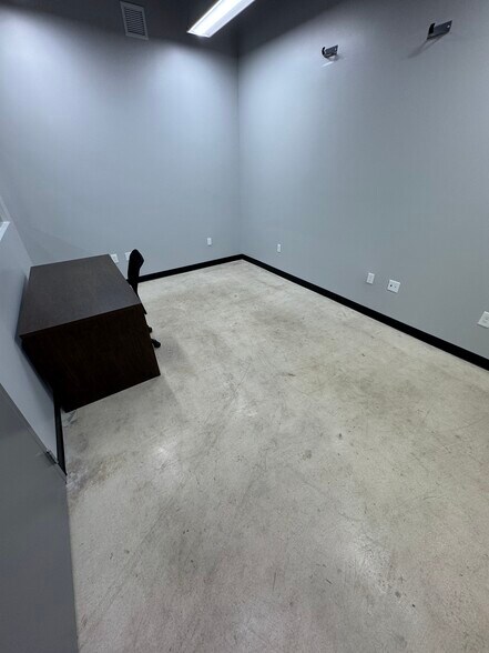 More Photos Of 1921 Pembroke Rd, Hollywood Warehouse For Lease