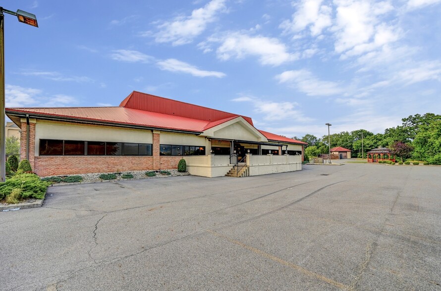 More Photos Of 20 Montage Mountain Rd, Moosic Restaurant For Lease