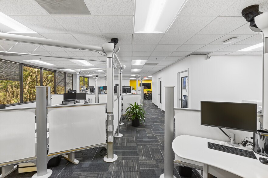 More Photos Of 7751 Belfort Pky, Jacksonville Office For Sale