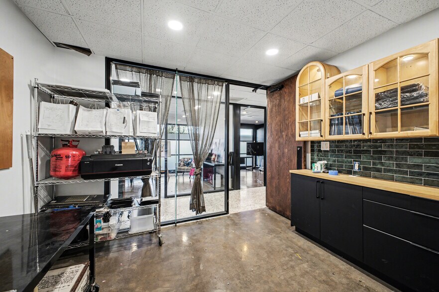 More Photos Of 1809 E Indian School Rd, Phoenix Storefront Retail Office For Lease