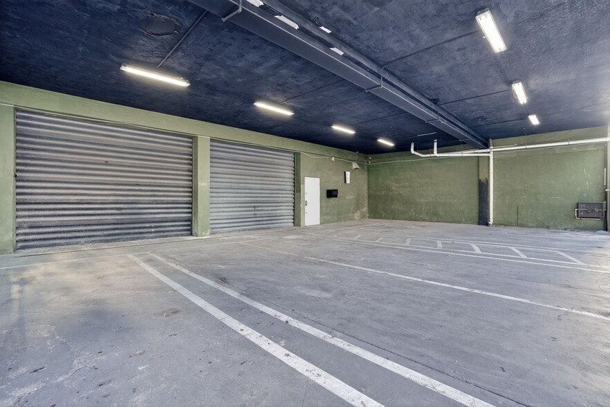 More Photos Of 500 W Flagler St, Miami Manufacturing For Lease