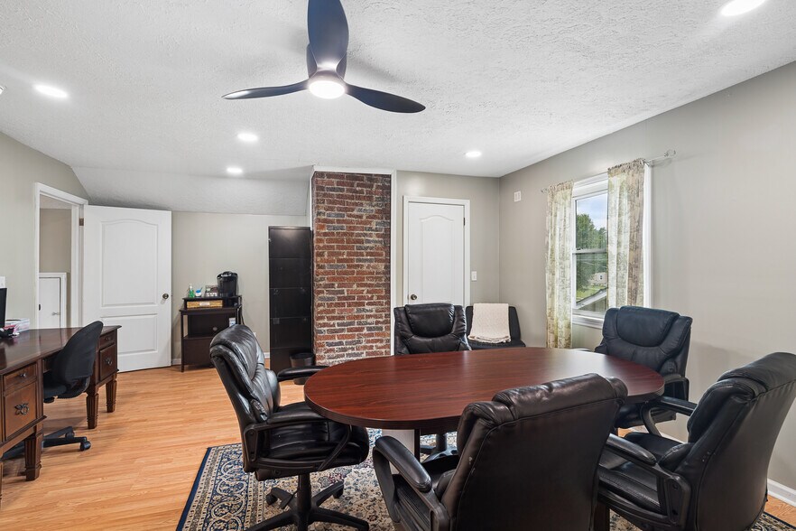 More Photos Of 207 University Ave, Lebanon Office For Sale