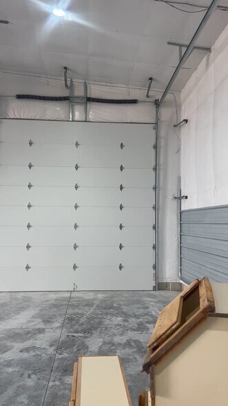 More Photos Of 162 Business Centre Cir, Driggs Warehouse For Lease