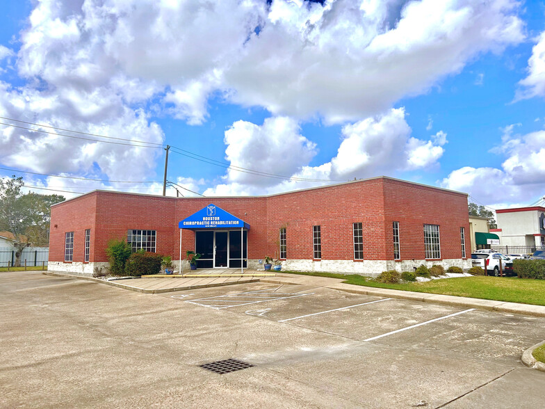 Primary Photo Of 8510 Hillcroft Ave, Houston Medical For Sale