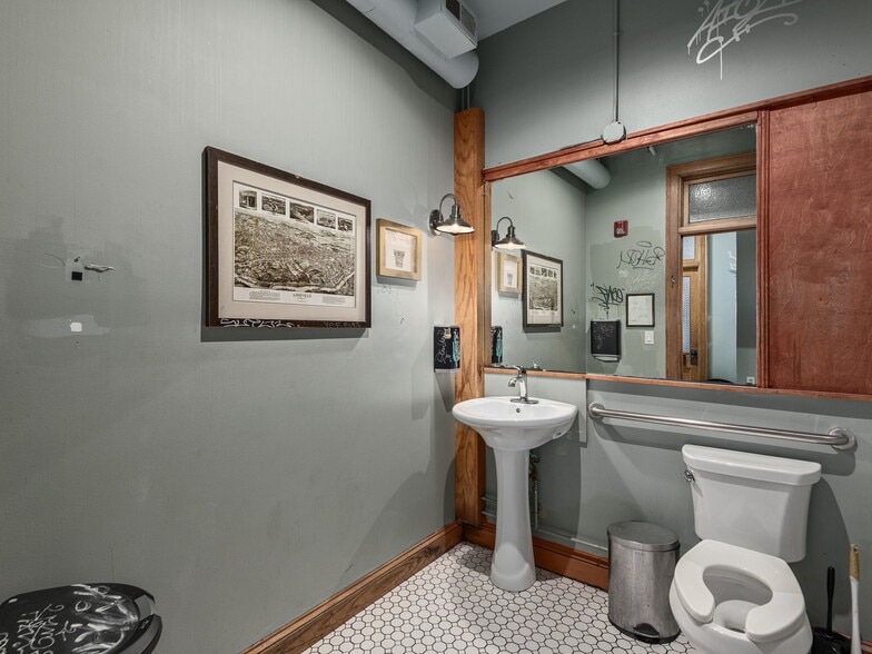 More Photos Of 48 College St, Asheville General Retail For Lease