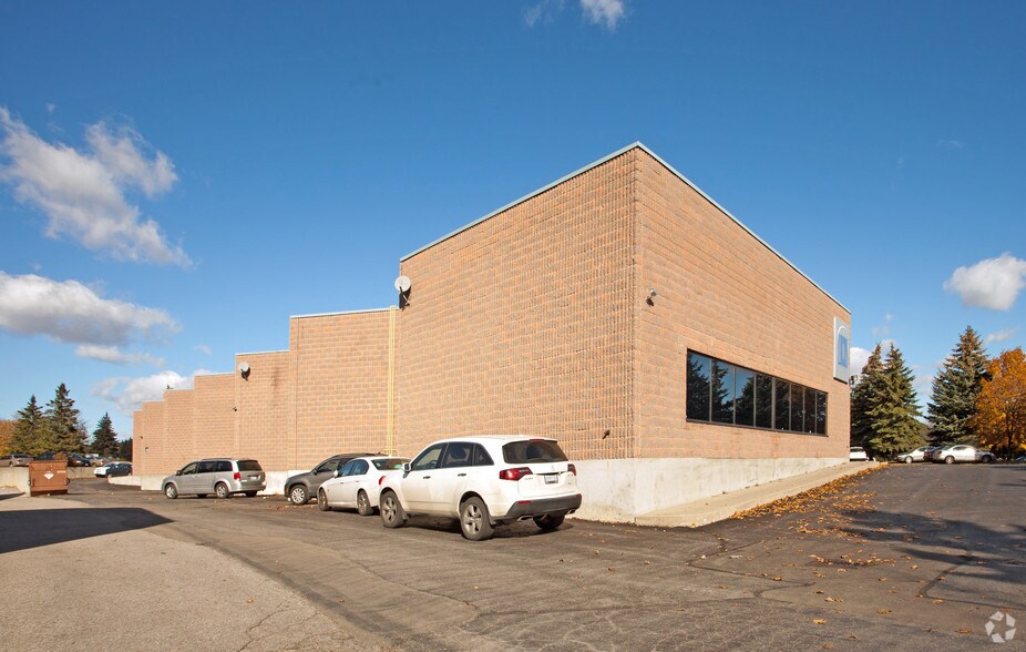 More Photos Of 146 W Beaver Creek Rd, Richmond Hill Warehouse For Sale