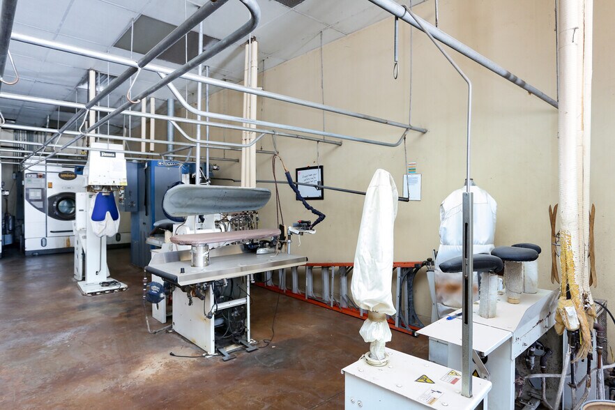 More Photos Of 9262 Culebra Rd, San Antonio Storefront Retail Office For Sale