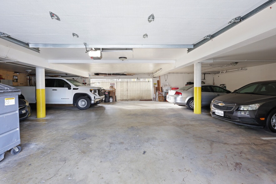 More Photos Of 956 Locust Ave, Long Beach Apartments For Sale