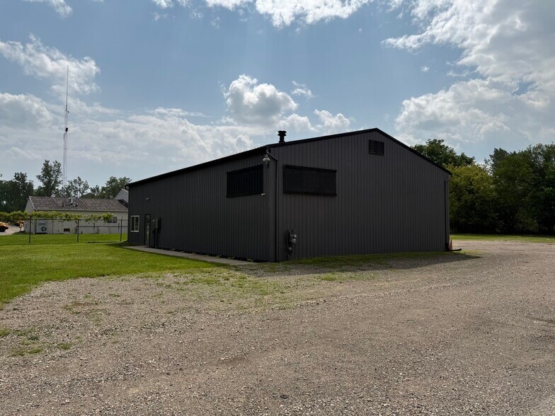 More Photos Of 811 Kim Dr, Mason Warehouse For Lease