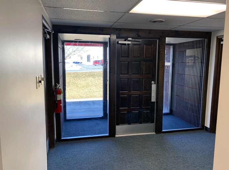 More Photos Of 630 Lowther Rd, Lewisberry Office For Lease
