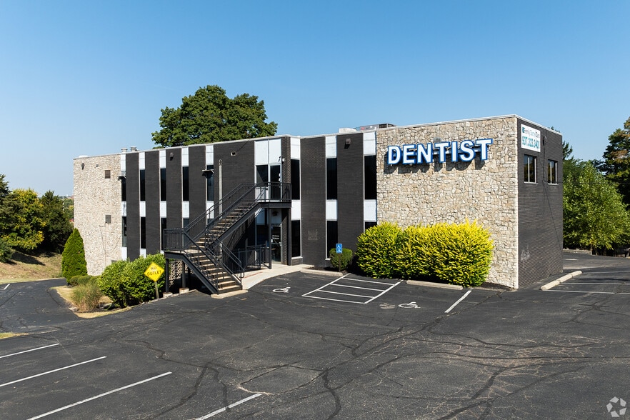 Primary Photo Of 1240 E Main St, Springfield Loft Creative Space For Sale