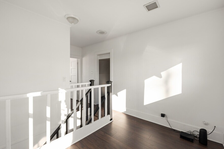 More Photos Of 1825 Baker St, Bakersfield Specialty For Sale