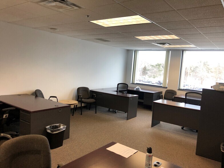 More Photos Of 2601 Cambridge Ct, Auburn Hills Office For Lease